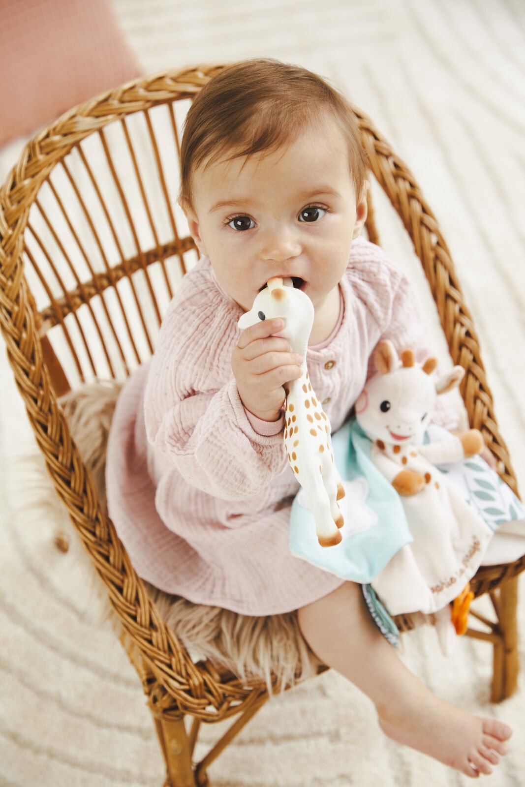 Sophie the giraffe and her comforter gift set
